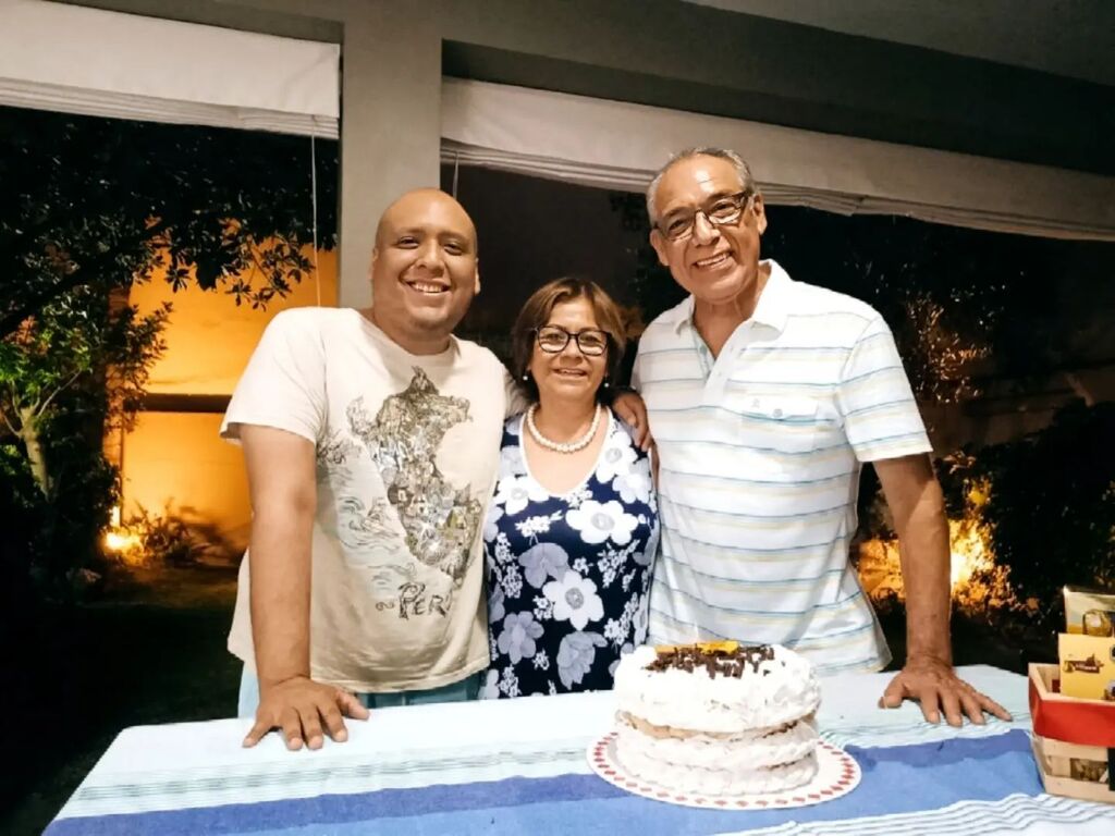 Celebrando el cumple de mamá 🤗🥰
Y yo cada vez más como el tío Lucas instagr.am/p/Cp333gBt8Im/