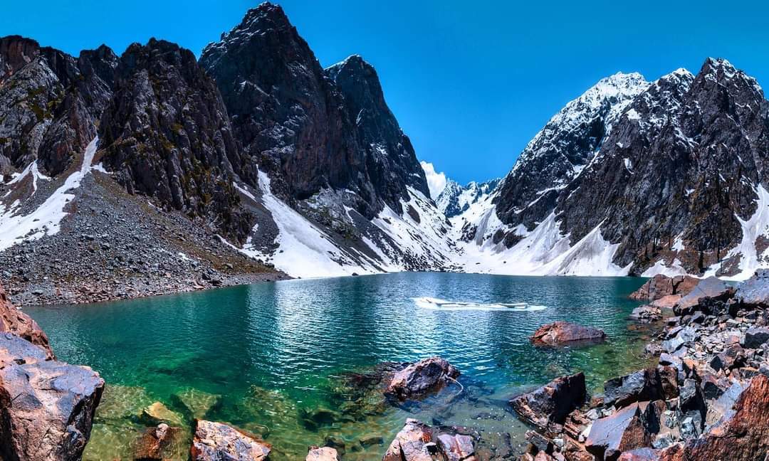 azmatsoul's tweet photo. The beautiful Lakes Of pakistan 🇵🇰
👉 Chata Katta lake
👉 Dudipatsar Lake
👉 Spinkhur Lake
👉 Maheen Lake
Pic by : Farooq Umer Seeru
#Triptrails #azmatakbar #Pakistan #lakes https://t.co/Yxei3Y8Smn