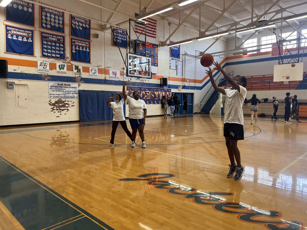 Sarah Dellinger tweet media