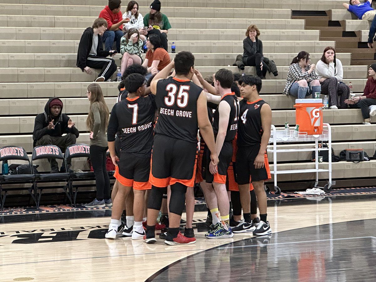 TheHiveBGHS's tweet photo. BGHS Boy’s Volleyball!!! #HornetProud https://t.co/hShMtmY3X3