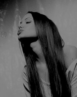 “Tengo el inventario de recuerdos de la historia más bonita que en la vida escuché.”

#Freerol #RP #Fk