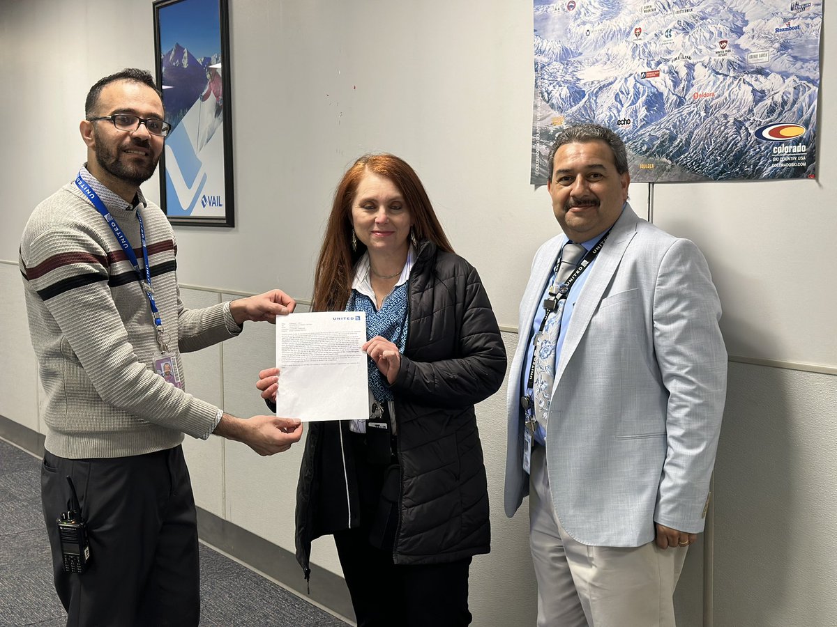 raeindenver's tweet photo. Bumped into @alimutar86 and Sal recognizing agents for going above and beyond and figured I would tag along! It’s so nice to work with such amazing people! Sheila A and Jennifer G thanks for going #Aboveandbeyond @StephenStoute @Tobyatunited @MikeHannaUAL #teamden https://t.co/FC0rMDWaAB