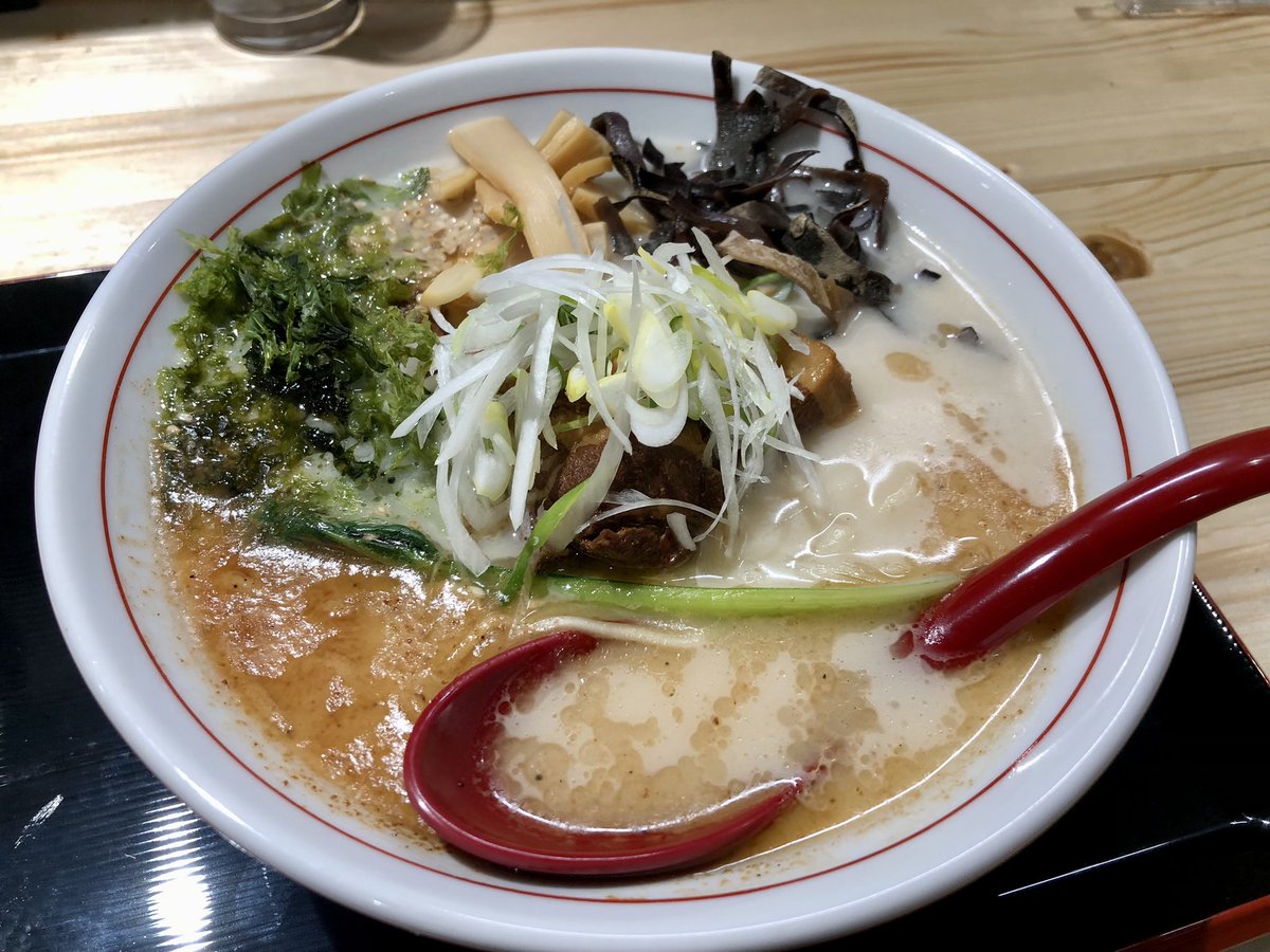 OG58867319's tweet photo. お昼は白湯ラーメン🍜
スープあっさり、最後までうまい！

お昼からも頑張れます💪 https://t.co/n9emtPdcbL