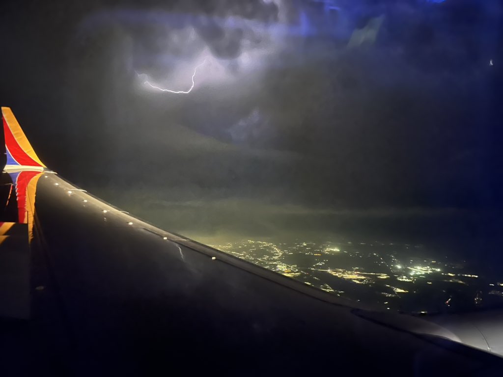 SarahSchott3's tweet photo. Storms are brewing! Thanks for a smooth trip and landing! @SouthwestAir https://t.co/Z7Zt1aHHRe