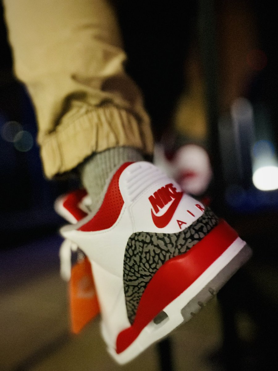 _UPNCOMING1's tweet photo. OG’s > everything 
Air Jordan 3 ‘Fire Red’ (2022)

#KOTD #jordan3firered #AJ3 #ogsneakerhead #sneakerhead #yoursneakersaredope #wearyoursneakers #snkrskickcheck #SNKRSLiveHeatingUp #snkrsliveheatingup 
@Nike @nikestore @THEDOPESOLE https://t.co/43fz5pU43j