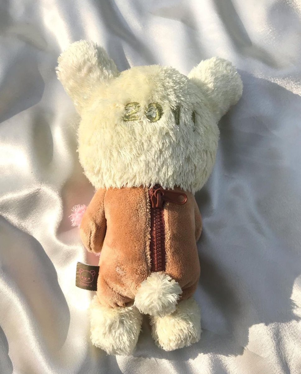 tagatookshop's tweet photo. น้องคุมะสวมชุด อุ้มกระต่าย🌈

Size : 25 cm
Price: 350 thb

🏷 San-x
ตำหนิ : -

——————————————

#rillakuma #rilakkumashop #rillakkumathailand #rillakkuma #sanx #kumasanx #cute #rillakuma #korilakkuma https://t.co/Sq0fWfLyRn