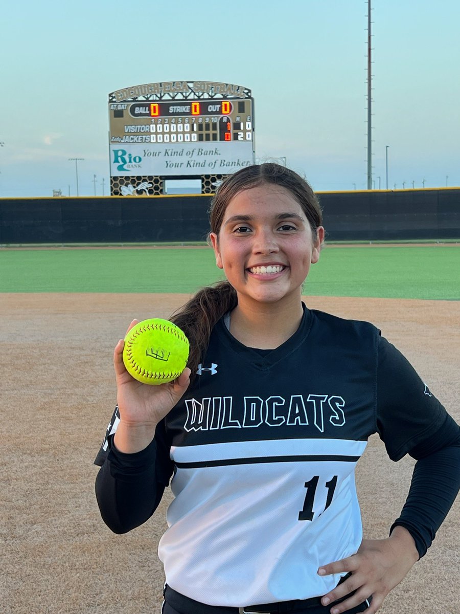 WehsSoftball's tweet photo. Our Freshman Pitcher didn't allow a single run as WE defeated Edcouch-Elsa. @kaylin85239610 allowed just two hits and struck out 12 batters!
And with that victory, Spring Break Softball 2023 is in the books! 💪🥎
#StrongSideSoftball #GoldStandard https://t.co/nU3fZU4IwO