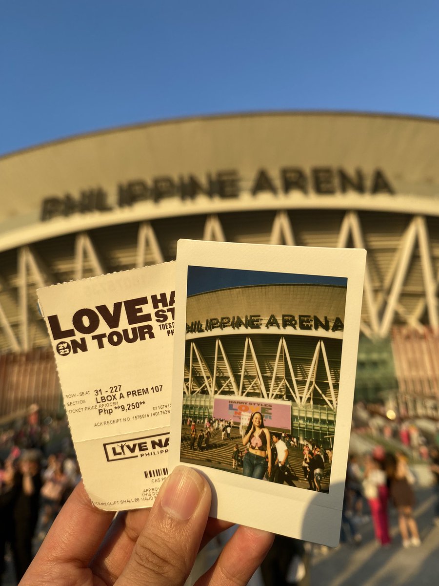 nizzyxx's tweet photo. well, gotta see it to believe it🫠
#HarryStylesInMNL #LoveOnTourManila @Harry_Styles https://t.co/tAGmeElH6x