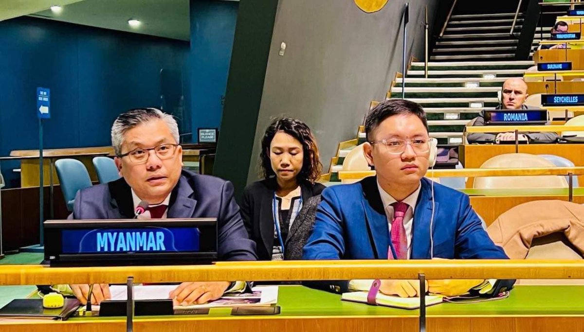 Khithitofficial's tweet photo. ကုလညီလာခံတွင် ပြည်သူများ ရက်စက်စွာ သတ်ဖြတ်ခံရသည့် ဓာတ်ပုံ များ ကို သံအမတ်ကြီး ဦးကျော်မိုးထွန်းက ပြသပြီး လူသားမျိုးနွယ်အပေါ် ပြစ်မှုနှင့် စစ်ရာဇဝတ်မှုများ မြန်မာစစ်တပ်က ကျူးလွန်နေဟု တင်ပြ
Read more->https://t.co/6dT0dlqMBD https://t.co/eLMNslE5aV