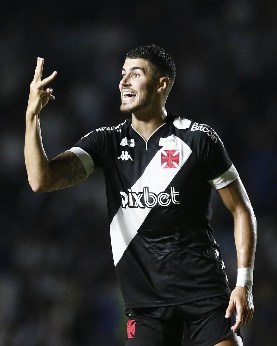 futtmais's tweet photo. Torcida do Vasco canta em São Januário: "Ei Pedro Raul, vai tomar no cu!"

📸 Daniel Ramalho https://t.co/tzw0wCC4LT