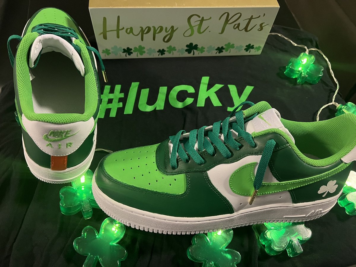 PaulWHoffman's tweet photo. Excited to say I finished my 2nd custom “Pot o’ Gold’s” in time for tomorrow. Happy St. Patrick day everyone. ☘️ @dejesuscustomfootwear @angelusdirect @airforce1nike #shamrockcustoms #toothpickgang #af1custom #potofgold #angeluspaint https://t.co/sEQYV8NjZ5