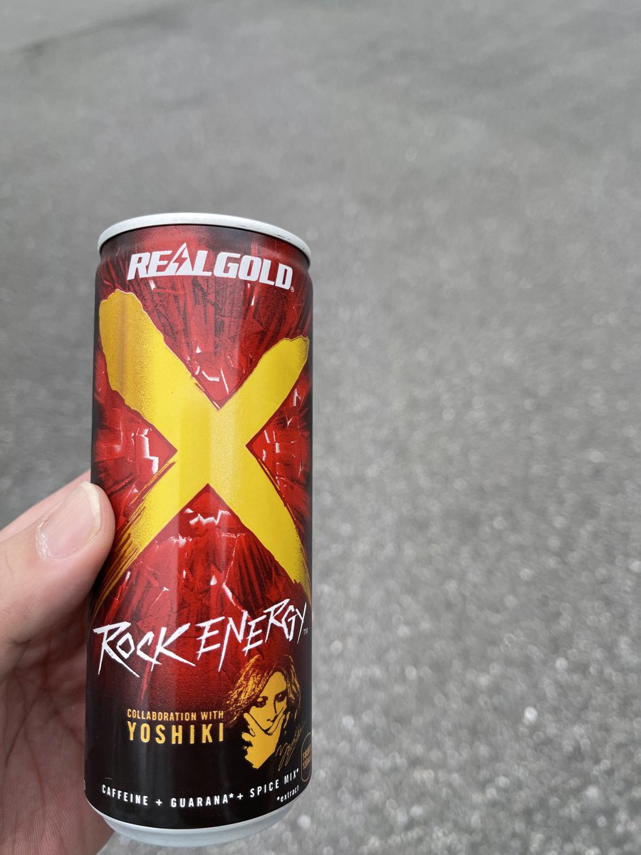 gsxcy's tweet image. YOSHIKIのエナジードリンクってこんなに小さかったっけ？
自販機だからかな🤔

#REALGOLD
#ROCKENERGY
#YOSHIKI