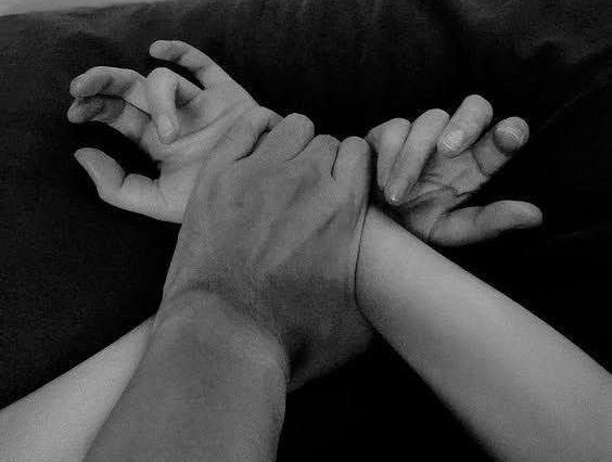 thvikks's tweet photo. Mini Au Kookv ! Simón says...💬

Una fiesta, dos enemigos.
Nadie espero que Th se insinuaria ante Jk, con quien siempre tenían discusiones por sus preferencias.
—Simón dice...sientame en tus piernas y besame.

#aukookv #kookvau #kooktae https://t.co/S92InpXylc