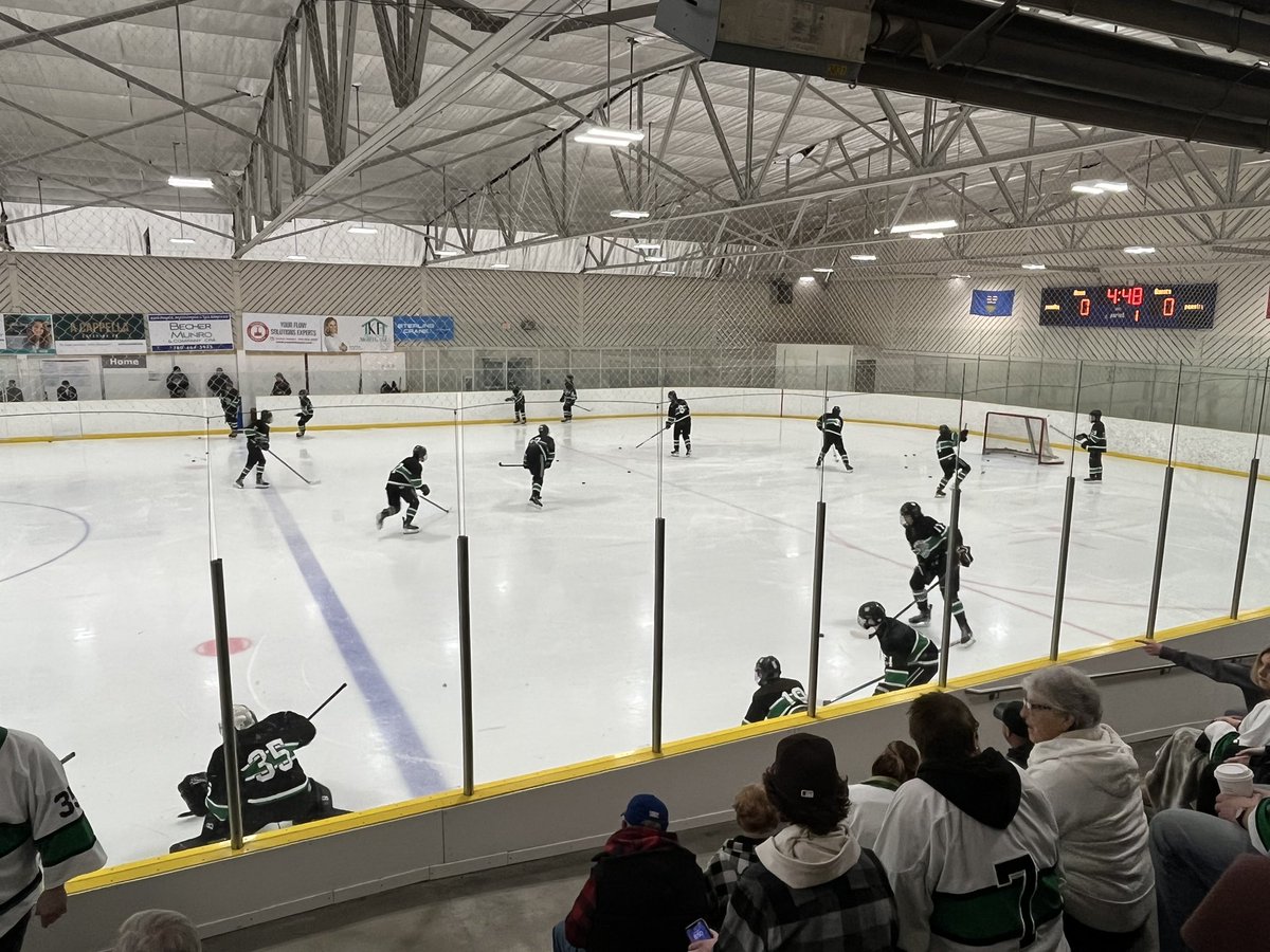 sarb1717's tweet photo. Full barn for the #EFHL U18 Tier 1 final. Both teams have qualified for provincials in Strathmore, but for many kids (incl Mike) this is the last time they’ll play minor hockey before family and friends. Emotional night. #GoKnights https://t.co/INaJZMPzXn