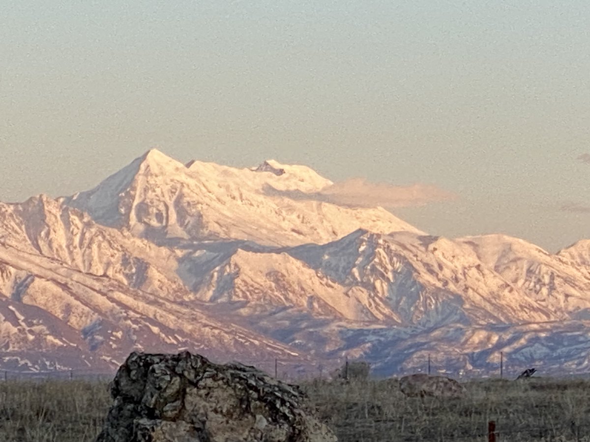 weathercaster's tweet image. Fantastic #Wasatch #Mountains reflecting #snow at #sunset @UtahWxMan @BigPowderUtah @utahskiweather @Grallon @justzahm @UtSkiConditions @brian_schnee @ChaseThomason 
@brianwusa @dannahyer @UtahWxMan @dannahyer @youtah @cajaaw @Climatologist49 @wrighthydromet @fox13 @weathercaster