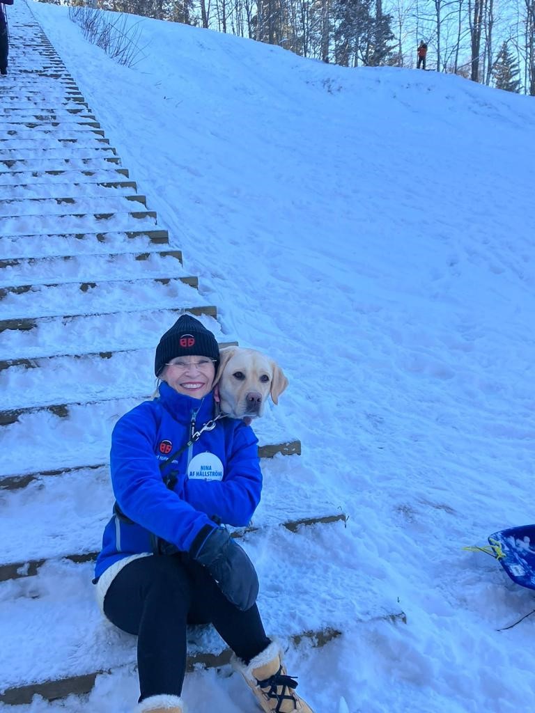 NinaafHallstrom's tweet photo. Med min kompis i motionsbacken. Om två veckor och två dagar är det val hälsar kandidat 412 i Nyland @sfprkp #riksdagsval #eduskuntavaalit23 https://t.co/ivJmpvVqAV