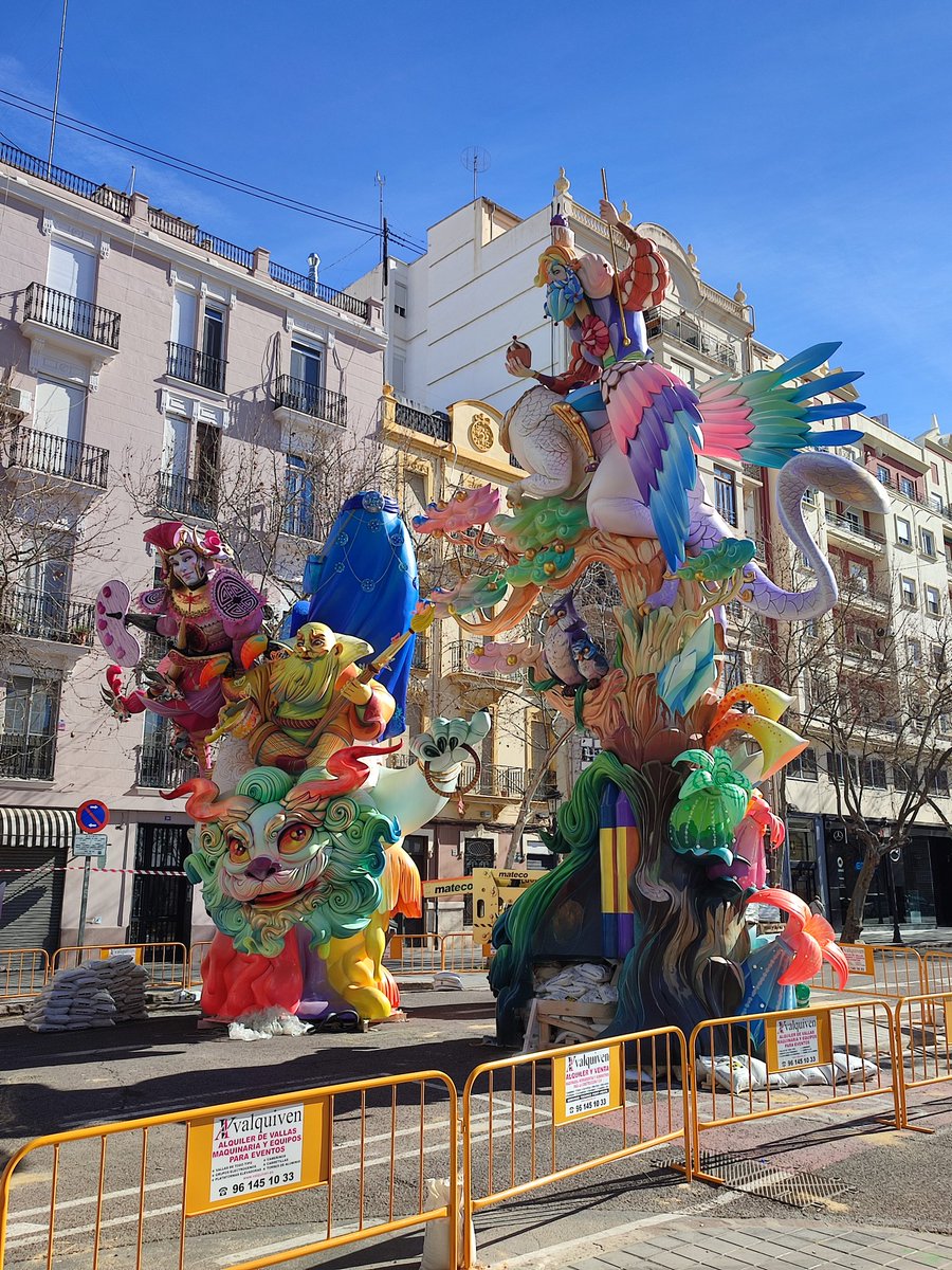 Ruesmo21's tweet photo. La progressió del taller de Llongo i l'aposta per la #Falla de @fallaexposicion l'han feta guanyadora de la secció especial a #València

Enhorabona a artista i comissió! Guanyen les Falles! #falles23 #premis23 https://t.co/wqUdb2YLOD