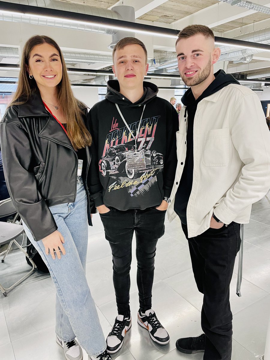 sjoyce7's tweet photo. Proud of the @GraphicsUOB students @BoltonUni who took park in this years @TwoandTwoUK Thank you @Cr8tiveResource 50+ #creative #companies #mentors #sponsors #livebrief #stockportCAN #networking #industry #graphicsboltonuni https://t.co/S1S3KjkEdp