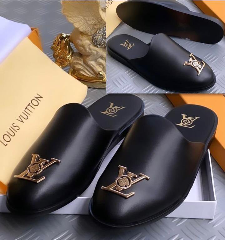 SayHeyToPraise's tweet photo. Legit Vendor for  branded shoes, sneakers and slides 💯 kindly drop a comment or a dm to order🥰 https://t.co/1lNTJWvdLJ