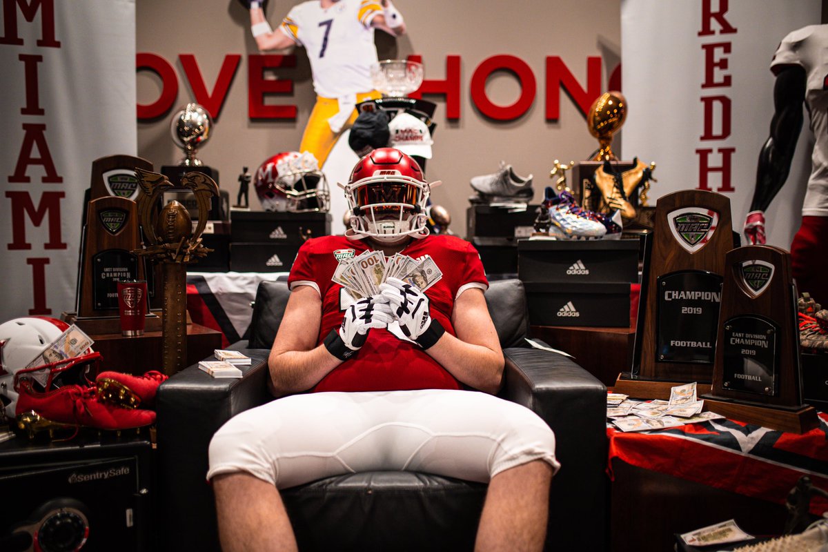 ZeltwangerCj's tweet photo. Had a great time in Oxford today watching a spring practice! Always great to be back! @Coachjpatton @Martin_Miami_HC @JackMurphy_MU @CoadyKeller1 @RedHawksRecruit https://t.co/LiaIVIes0I