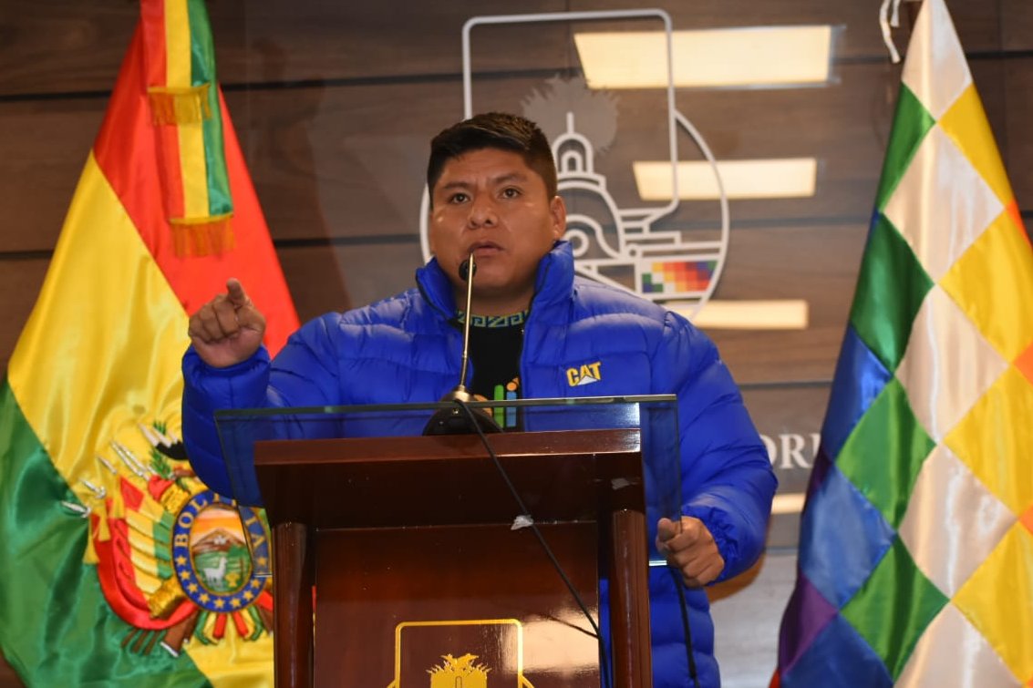 LeonardoLoza18's tweet photo. Denunciamos que desde el comando departamental de policía Cochabamba, se habría designado a policías del grado “Mayor” para que constantemente nos hagan seguimiento a los dirigentes del Trópico, a Evo, Andrónico y mi persona, anotando todo lo que hacemos.
Pedimos garantías https://t.co/2ARH8hLqc7