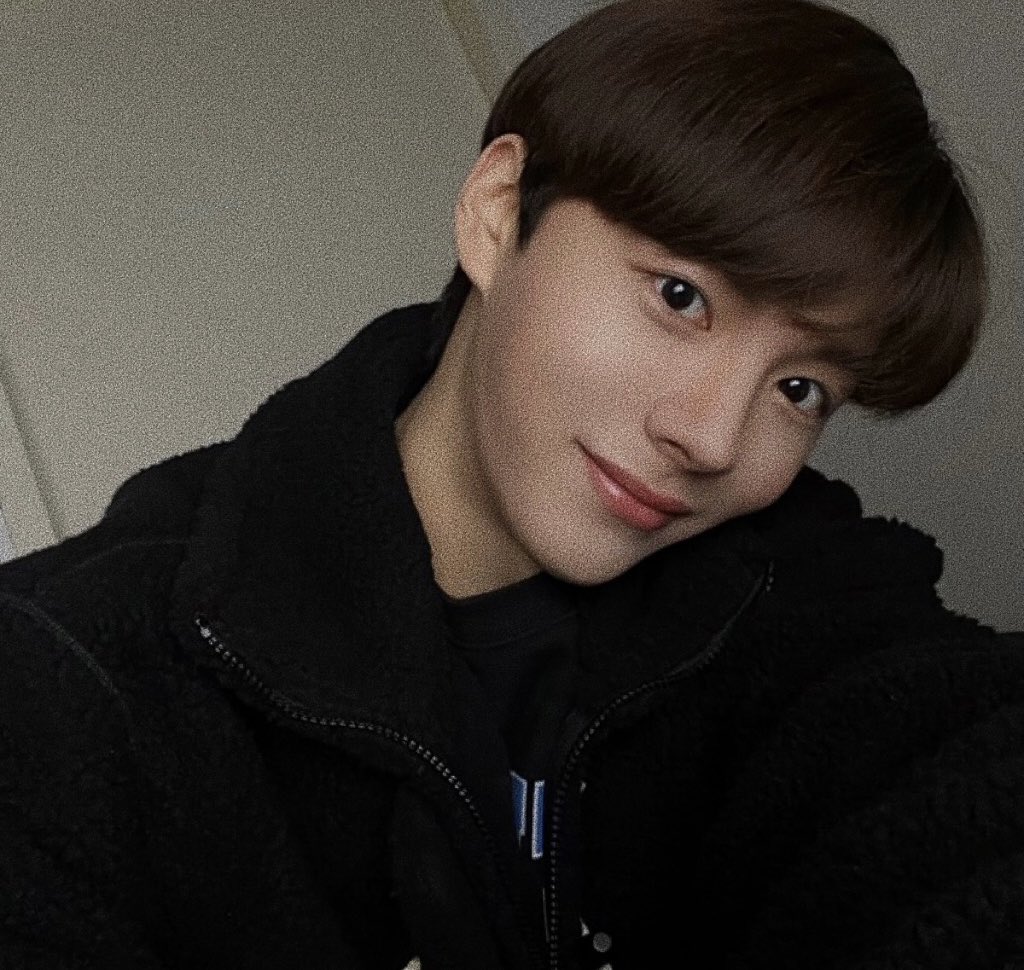 sheonmiu's tweet photo. me & my โก
๊ฐ #JenaSelcaDay #Jwiiver #์ฃผ๊ฐ #JUKANG @JWiiverofficial ๊ฑ https://t.co/y83qebydPy