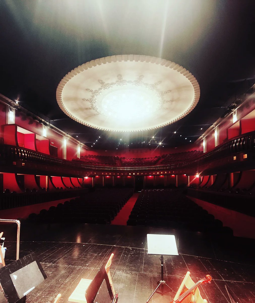 TERESALBERO's tweet photo. Hay teatros muy especiales.Para mí, este es el teatro más bello del mundo.Lo es por quien cantó muchísimo allí.Ana Mª Sánchez hizo de su casa la de tod@s. Hoy ha sido uno de esos ensayos que quedarán en el corazón. #SoldOut #homenaje #home #music https://t.co/uKm1642OdX