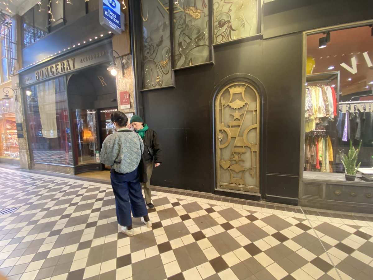 ArtoftheTitle's tweet photo. A lovely studio visit and walk through one of Paris’s many passages with designers @AnaisMak and @NinalouG https://t.co/6utQD01aoB
