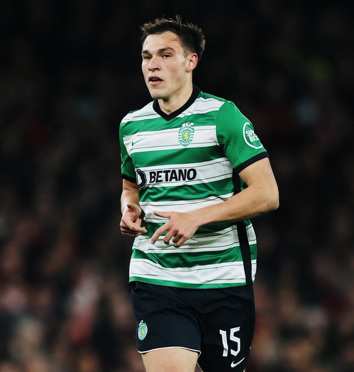 El partido de este señor en el Emirates, contra el líder de la Premier League. 

21 años.