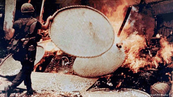 El 16 de marzo de 1968, soldados estadounidenses llegaron a una zona densamente poblada en la costa noreste de Vietnam del Sur, con instrucciones de atacar a combatientes del Frente Nacional de Liberación de Vietnam.