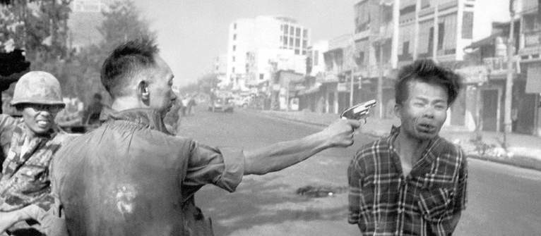 Sin embargo, en esta localidad solo se encontraban civiles desarmados.
Las tropas estadounidenses masacraron a mujeres, ancianos y niños, cortándoles las manos, degollando y asesinando a los aldeanos con disparos y granadas.