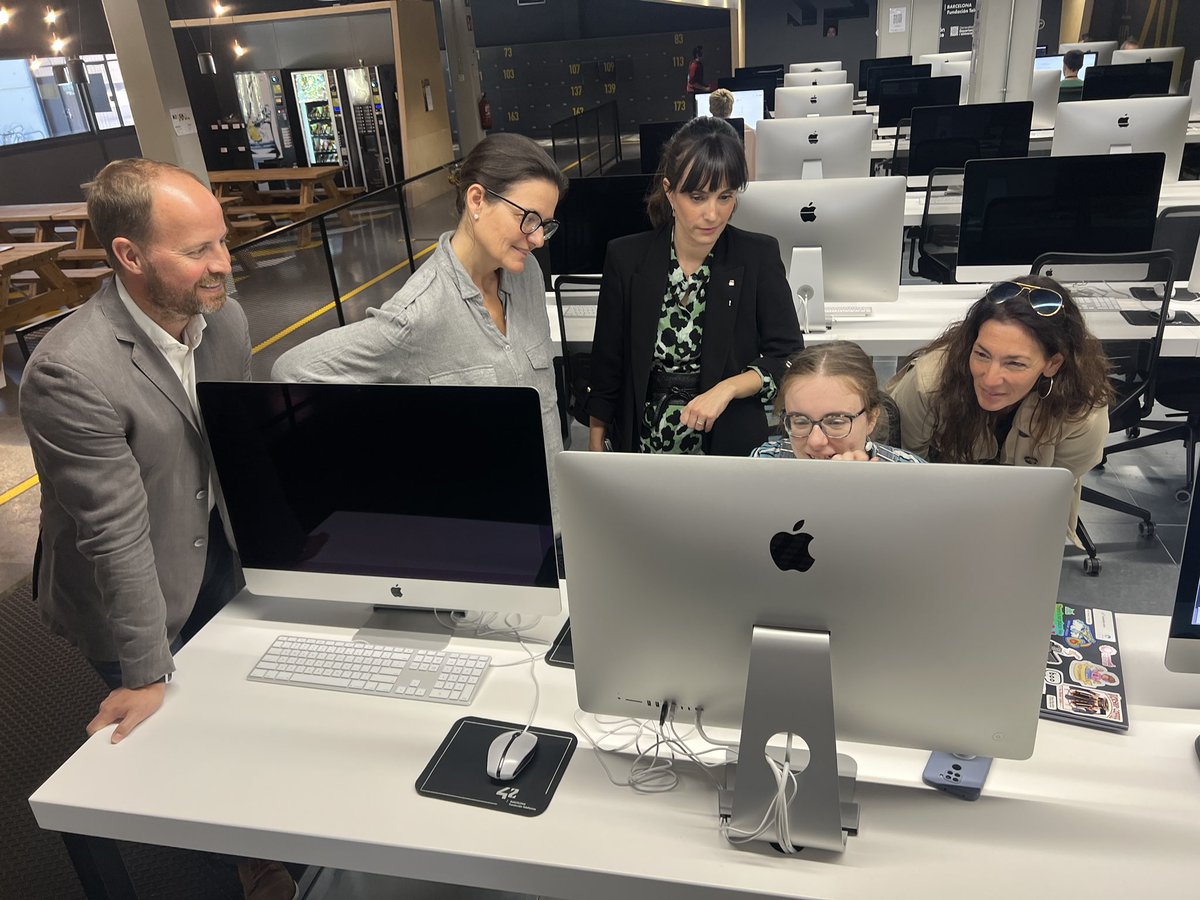 humbertrp's tweet image. 🙌🏻 Quin matí d’entusiasme i energia inspiradora a 42 Barcelona⚡️amb la presència de @GinaTost i @MartaDomenech1  💜 💪🏻 encoratjant a les estudiants de la Piscina Discovery Women Edition™️ a llançar-se a fer carrera en el sector digital #welovecode (i amb @julianvinue 👏🏻)