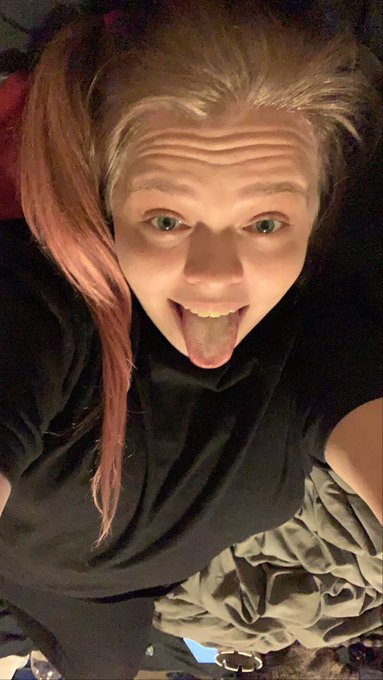 I&rsquo;m #sellingcontent if you&rsquo;re #buyingcontent !! Add my snap goldsadie22 sexting , video calls, Dropbox<a href="/tag/sellingcontent"class="tags">#sellingcontent</a><a href="/tag/buyingcontent"class="tags">#buyingcontent</a><a href="/tag/onlyfansgirl"class="tags"><span>#onlyfansgirl</span></a>