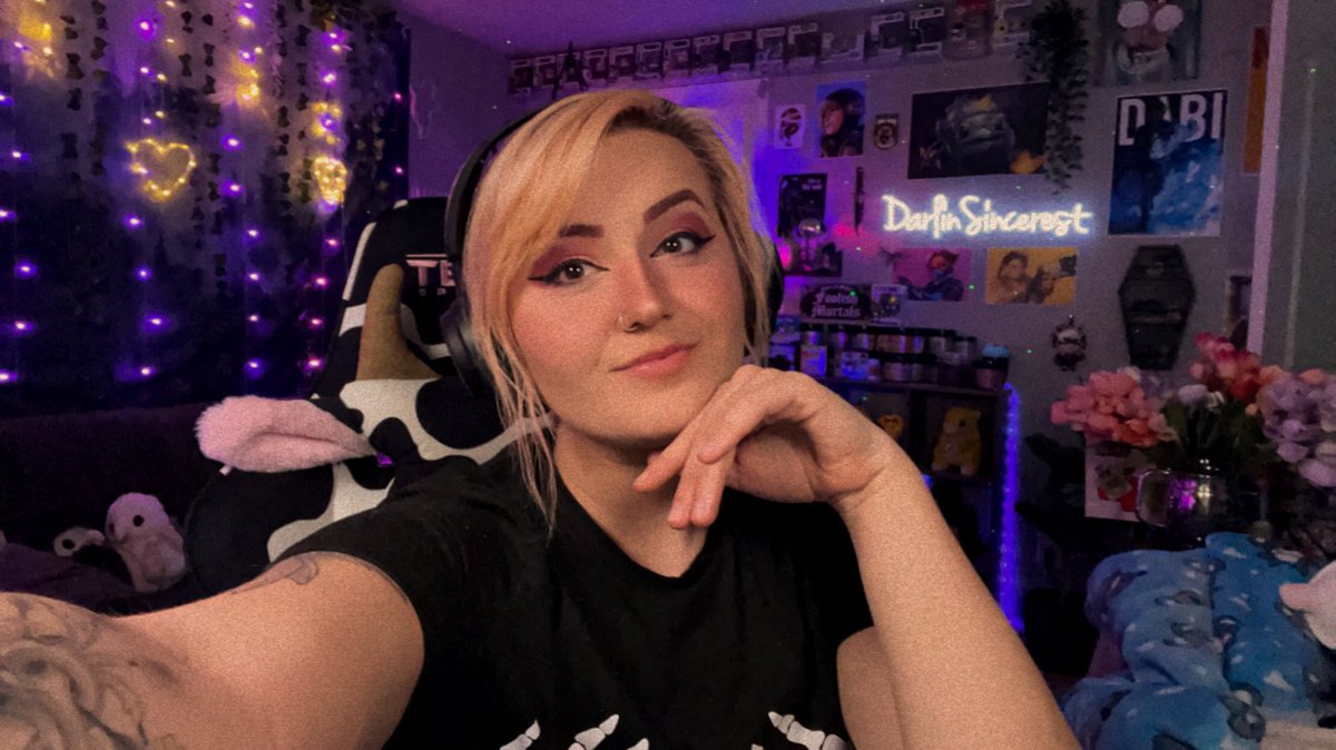 DarlinSincerest's tweet photo. We live and gunna try to task on Escape from Tarkov.

Come watch me die a lot 🥰
#GetWet @GetWetSports 
https://t.co/OGxrLUQXlG https://t.co/aMLAFWPOit