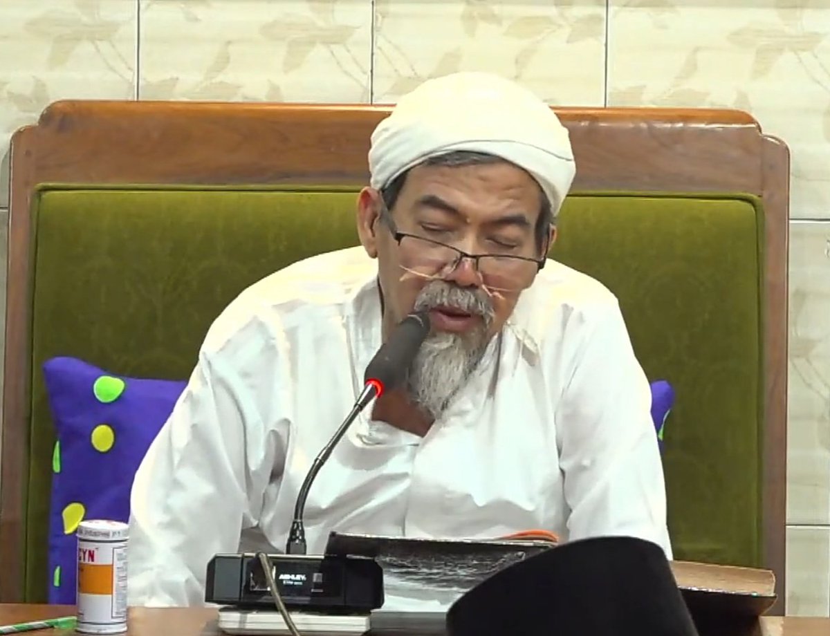 "Wong due ilmu kok kalah karo nafsune, berarti ilmune ora manfaat".

~Syaikhuna KH. Muhammad Najih Maimoen