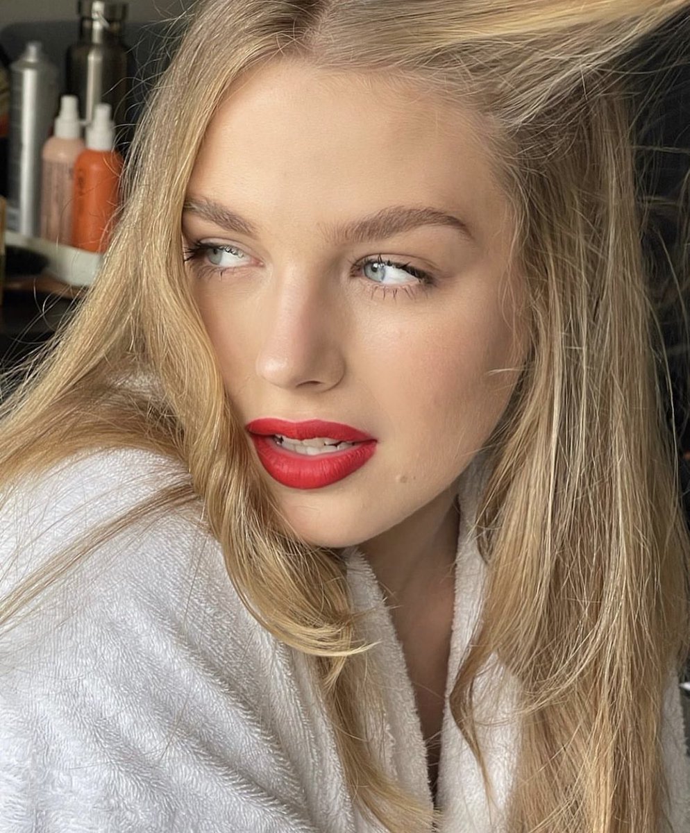 BradMullinsHair's tweet image. #TeaganCroft + @LouboutinWorld 
M | Filomena Natoli 
H | #BradMullinsHair using @OriginalMineral #OriginalMineral #OriginalMineralStyling #BMxOM