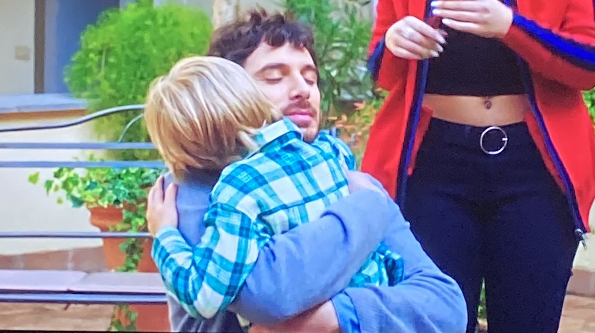 dinospolline_fp's tweet photo. Finalmente un abbraccio vero, o meglio L’abbraccio, tra i nostri Emily ed Elia 🥺 Sta tutto lì, in quell’unico semplice gesto ma dal valore indescrivibile...💙 #CheDioCiAiuti7 https://t.co/BuMwA7jH2w