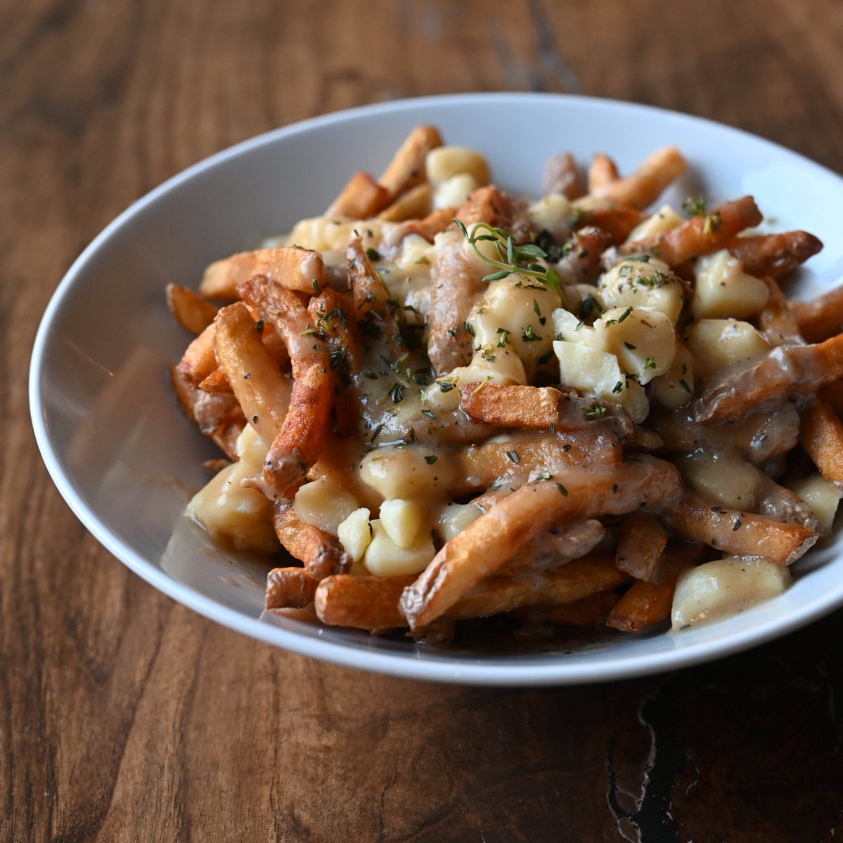dine_epic's tweet photo. Check out our Appies Sampler for 2 ($50) for #downtowndiningweek (@edmontondtwn) - perfect for a date!
> 1/2lb Pulled Pork from MeatShack Barbecue
> Poutine from OilBurgers
> 6 Piece Wing Box from Seitans
> 2 local draft beers
#yegeats #yegdt #yeglocal #yegfoodie https://t.co/hJQZoT2KOs