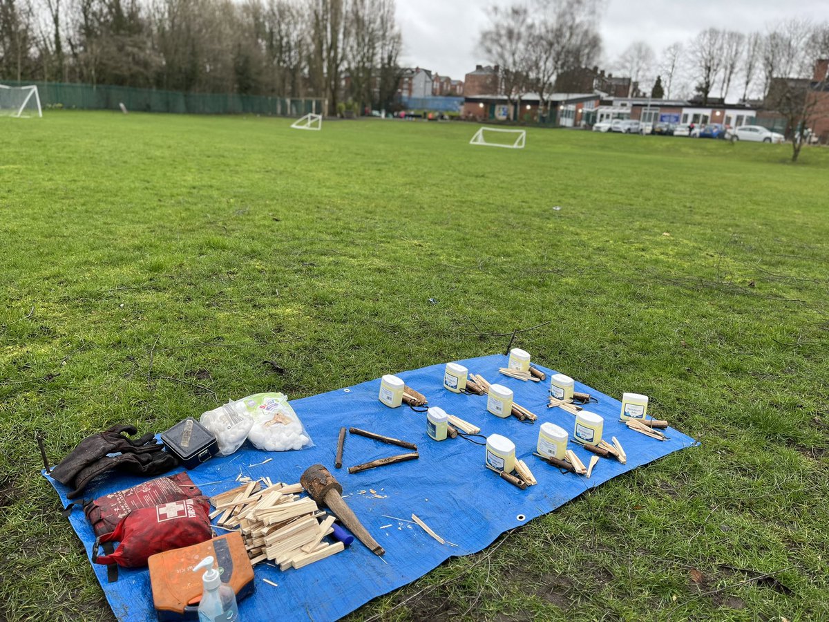 camp_curiosity's tweet image. A brilliant day @larkhillSK3 for a whole school #firelighting workshop as part of the school @ScienceWeekUK activities. The children were polite &amp;amp; really excited with lots of thanks &amp;amp; cheers when they succeeded. Well done all. #firetriangle #firescience #outdoorscience