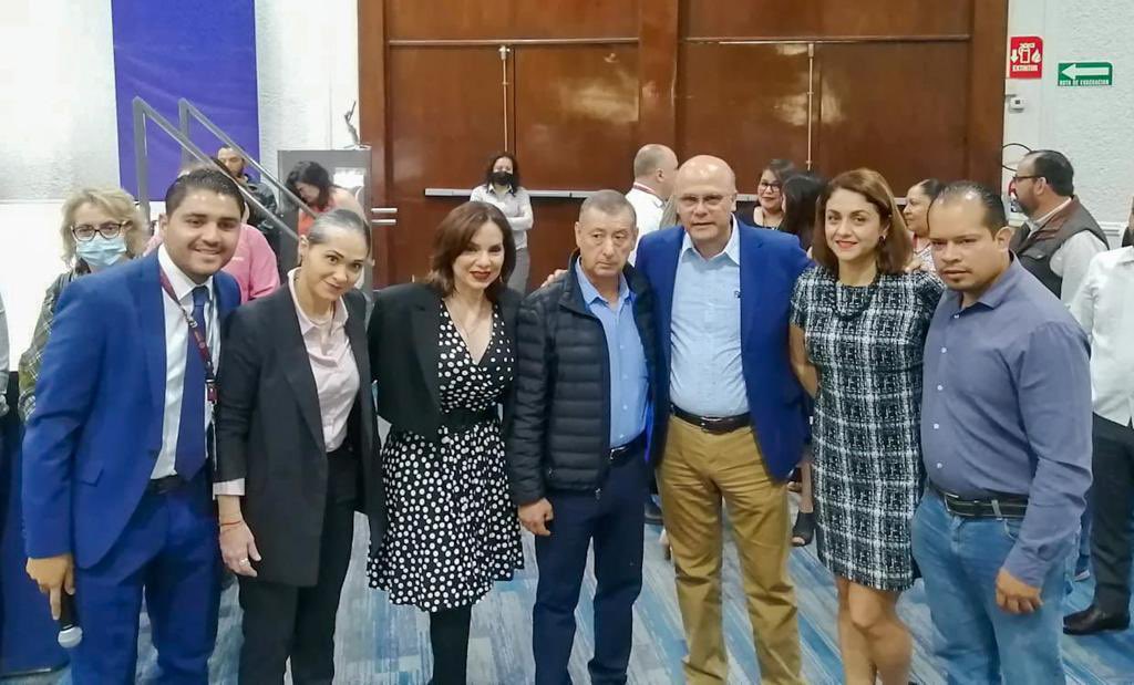 Leti_DelgadoC's tweet photo. Reconocimiento y agradecimiento a nuestro Director General, @drpedrozenteno, por darle prioridad a este rubro para la transformación del @ISSSTE_mx. De igual manera reconozco al Dr. Ramiro L., Director Médico, a la Mtra. Yezmin L., Directora PESC y a sus respectivos equipos. 👏🏻👏🏻 https://t.co/dN3h95HzRu