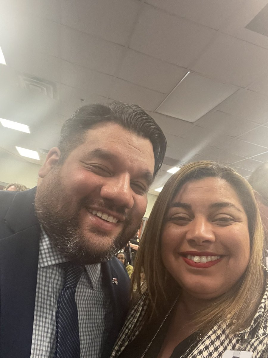 Glad I got to catch up with @MrDpasion during @NC_Governor’s visit to @GCSchoolsNC today!! #lidereslatinos! #sisepuede!