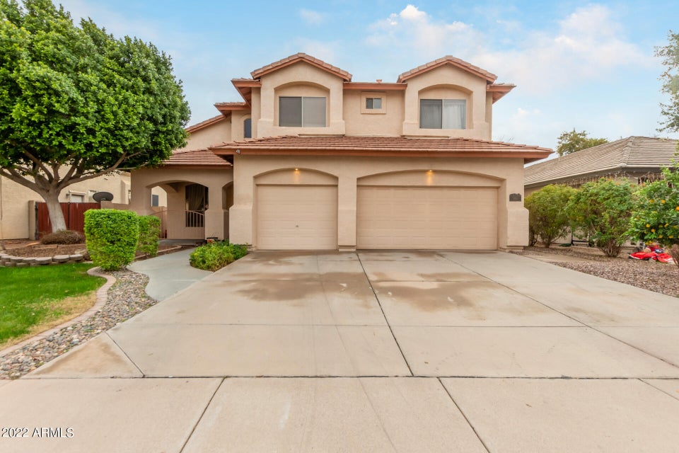AZLuxPartners's tweet photo. Congratulations to our clients on the purchase of their home in Gilbert for $575,000.
Looking to buy, sell, or invest? Contact our team today: 480.766.1515 | info@azluxurypartners.com | https://t.co/qHJRiL4SF9. https://t.co/F0Xj526XR5
