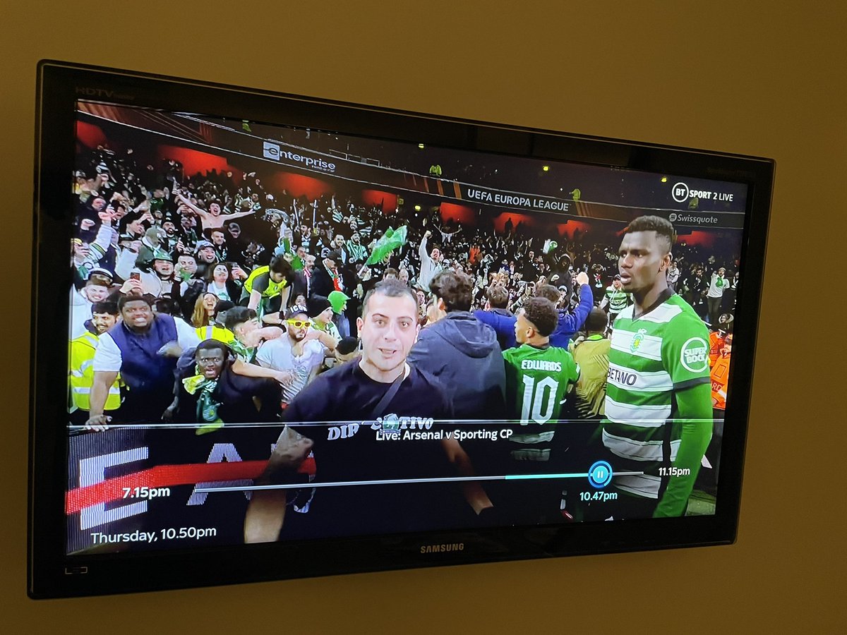 vincentnaughton's tweet photo. This clown #arsenal #sportinglisbon https://t.co/RCREAvpLz7