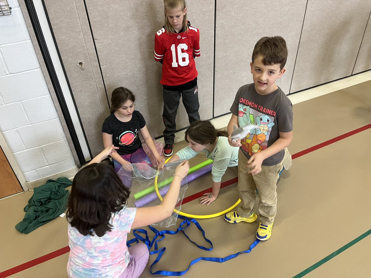 MrsFritsch7's tweet image. Some creative thinking at CMC today!  We had to take ourselves and then a 🦈 all the way from Canada to Arkansas!  Some awesome teamwork from the 2nd and 3rd graders today! #worktogether #problemsolve @CrestwoodSupt @MrsPcharge @CindyDucca