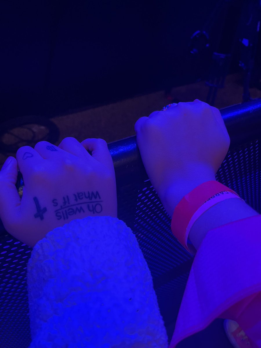 RETWEET FOR BARRICADE AT YOUR NEXT CONCERT AHSGDJDKD