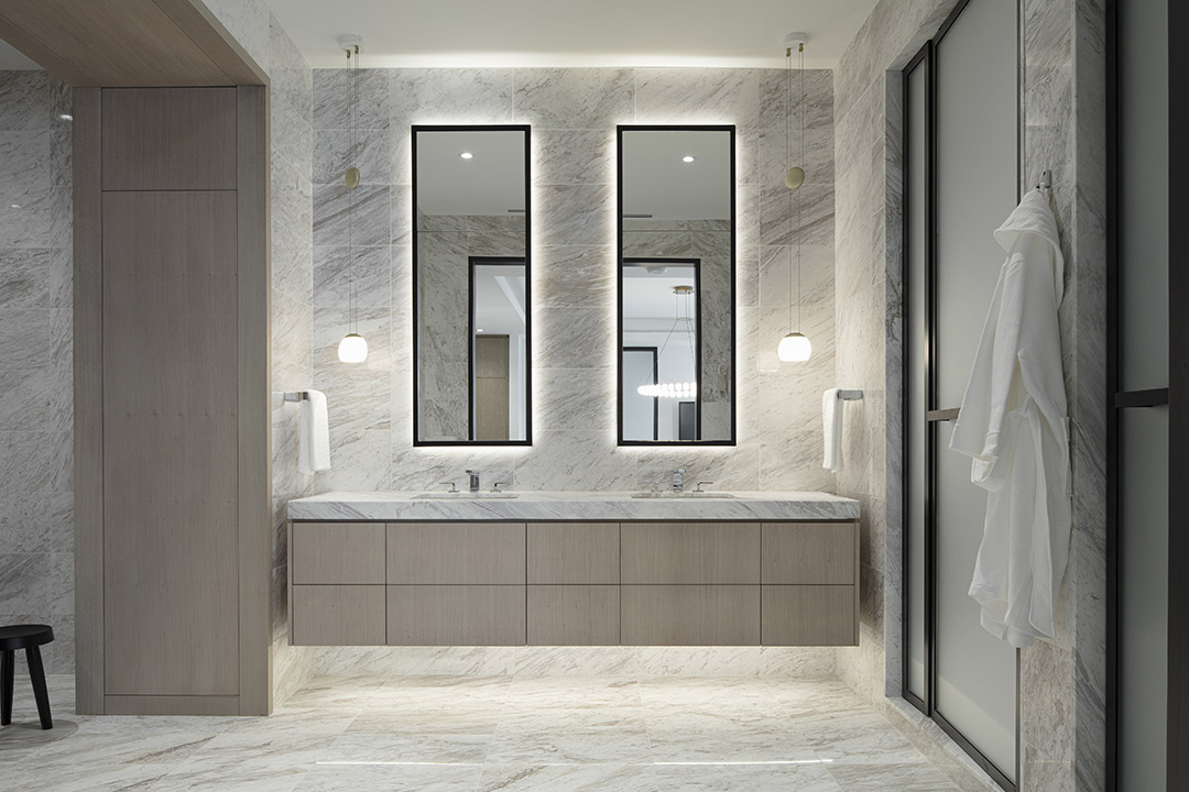AUDAXarchitects's tweet image. The Webley: Nothing boasts luxury living quite like floor-to-ceiling marble... Minimalistic, but impactful, this ensuite exemplifies the beauty found within a simple and timeless design. 
#humanarchitecture #torontointeriors #torontoluxurycondos #architecturelovers