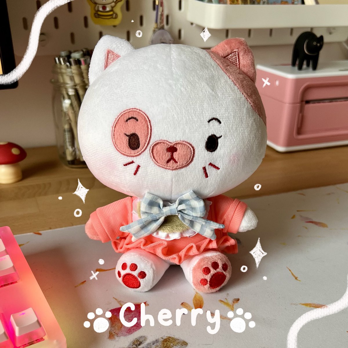 toreibi_'s tweet photo. My new plushie is now available for preorder! 
Shares would be greatly appreciated <3 https://t.co/1GZ7dYA6pX