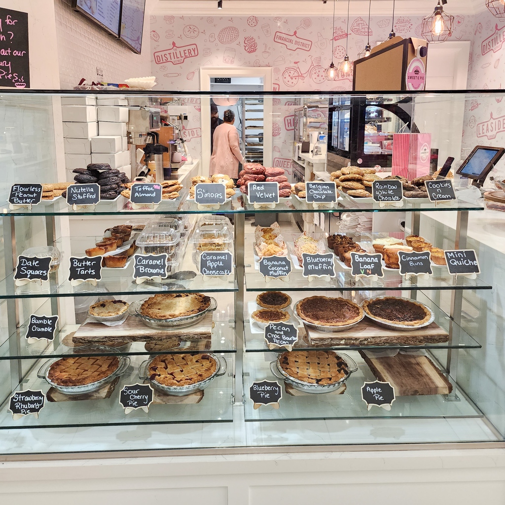 MyTOFD's tweet photo. Satisfy your cravings at Sweetie Pie Bakery in First Canadian Place ๐ฅง๐ฐโ Choose from a tasty selection of handcrafted Pies, Cookies, Tarts, Cinnabuns & more. Vegan options are available.โ โ #TorontoPATH #torontobakery https://t.co/Cit4ja7gwV