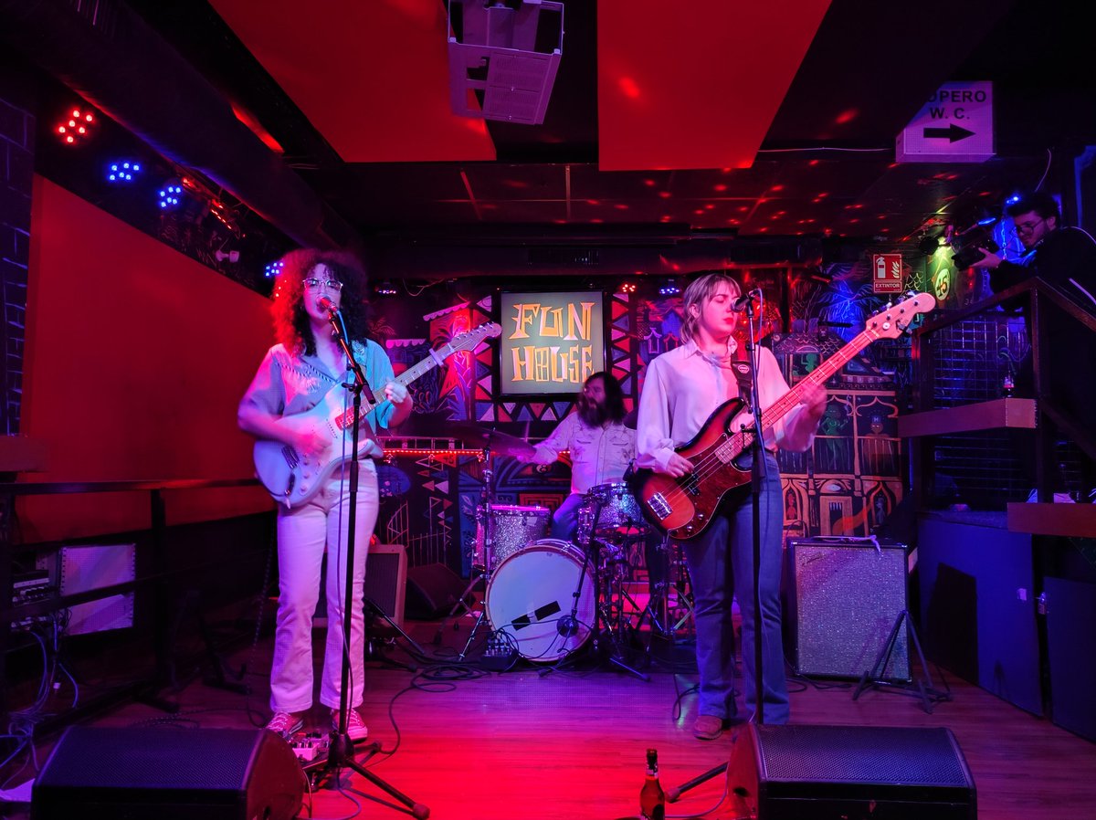 mariafcanet's tweet photo. Los Doors, Patti Smith o Las Grecas conviven en el universo de Cabeza de Gallo. Conciertazo esta noche en Fun House. https://t.co/y9RaoCMUKh
