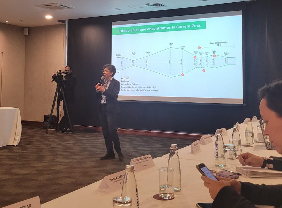 Gracias a la alcaldesa de <a href="/Bogota/">Alcaldía de Bogotá</a>, <a href="/ClaudiaLopez/">Claudia López Hernández</a>, por la invitación a la socialización del #CorredorVerdeSéptima. Este es un proyecto estratégico para la ciudad en el cual es clave la visión de todos los actores.